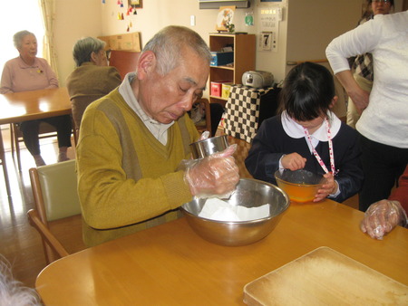 小さな訪問者小学校ご入学おめでとう！バナナケーキ一緒に