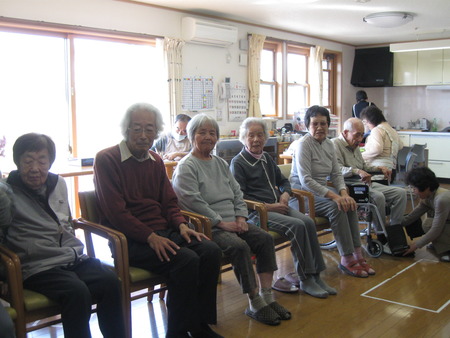 今日の午後は軽体操ボランティアの鈴木啓司氏来訪