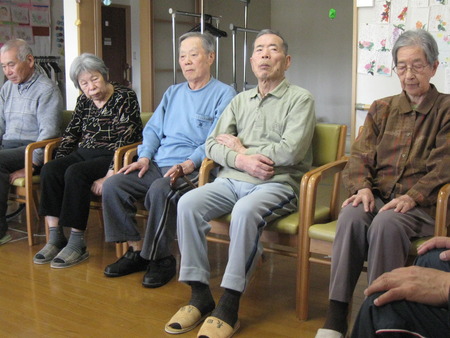 今日の午後は軽体操ボランティアの鈴木啓司氏来訪