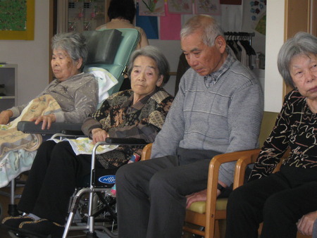 今日の午後は軽体操ボランティアの鈴木啓司氏来訪