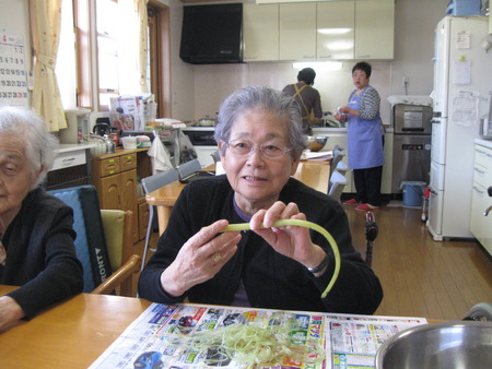 今が旬の水ふきの下ごしらえを皆さんと