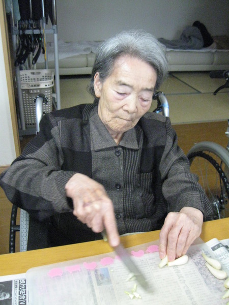 今日はラッキョウを漬けましょう・ラジオ体操の後はティータイム