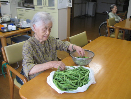 ランチのお手伝いと七夕飾りの準備