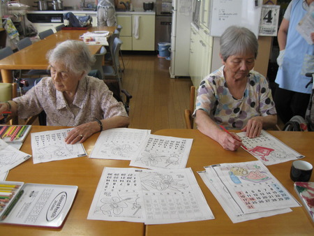 2人3脚の日常・ネイルケア・おやつ作り・塗り絵