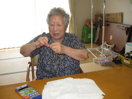 午前中グループホームでは雑巾縫いお手伝い　♪♪
