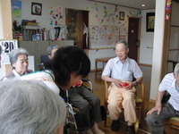 運動会の練習・パン喰い競争玉いれ