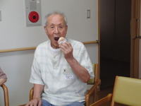 運動会の練習・パン喰い競争玉いれ