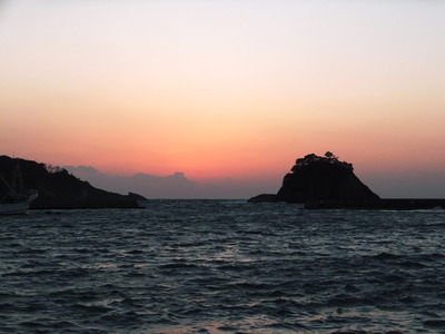 夕陽　雲に霞んでー！
