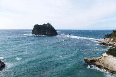 しかしー風止みませんね―　三四郎島！