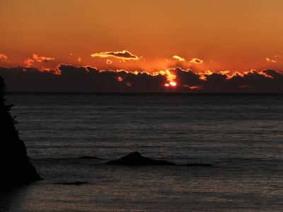 夕陽が雲と遊ぶ風景！