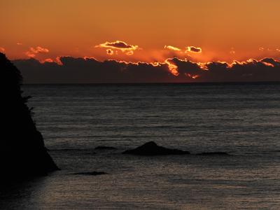 夕陽が雲と遊ぶ風景！