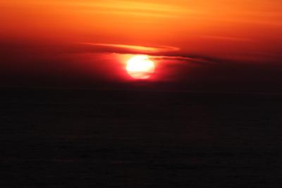 霞み雲に夕陽包まれ―！