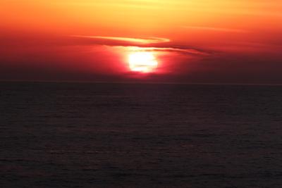 霞み雲に夕陽包まれ―！