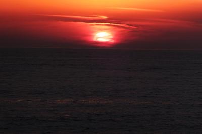 霞み雲に夕陽包まれ―！