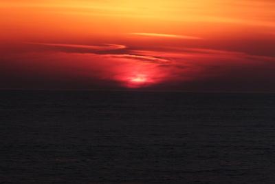 霞み雲に夕陽包まれ―！