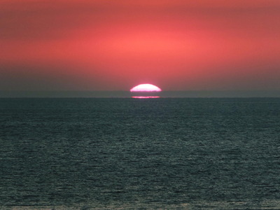 今夕　夕陽は　なぜか喰い物に見えた