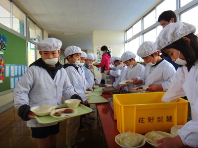 学校給食に「しおかつおうどん」！！