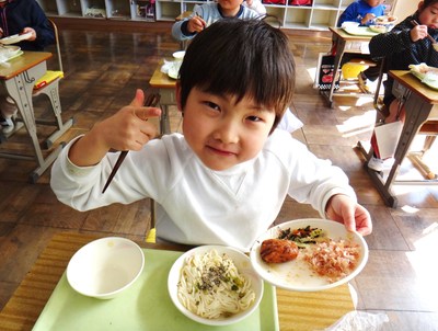 学校給食に「しおかつおうどん」！！