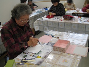 カルトナージュ　（仏の伝統の飾り箱）　を作りました。