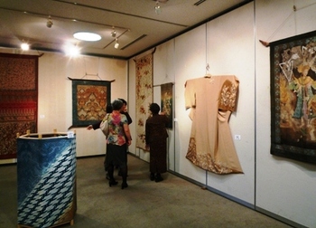 バティック作品展　始まるぅ～♪　