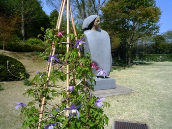 ヴァンジ彫刻美術館にて　お花見～♪