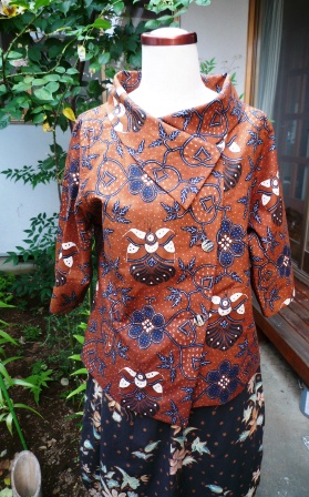 バティック服展とココナッツジャワカレー