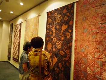 三島の『バティック展』　最終日　