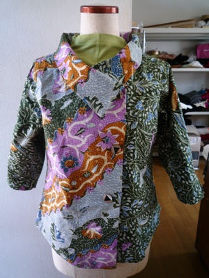 バティックの洋服と小物