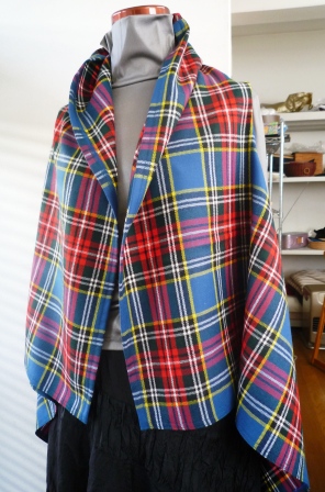 「タータンチェックのジレ」のはずが．．．