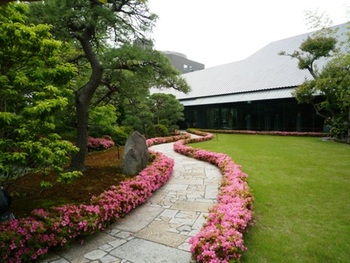 根津美術館～「中世人の花会と茶会」