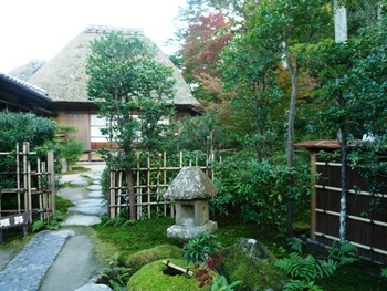 奈良の紅葉～「依水園」の庭