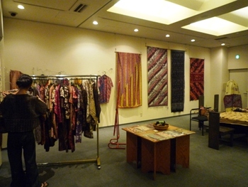 バティック展　ここで開催しています～♪