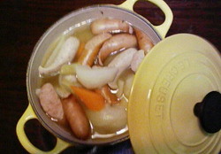 黄色の「ル クルーゼ」