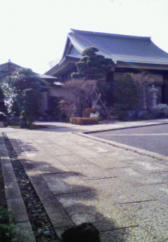 お寺の表情は…
