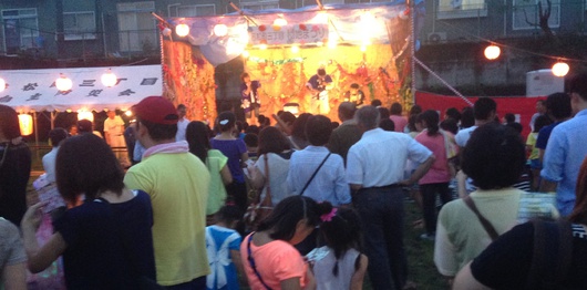 若松町3丁目の団地祭りは、いつも和気あいあいとして、町内のきずなの深さが伝わるとても良いお祭りです