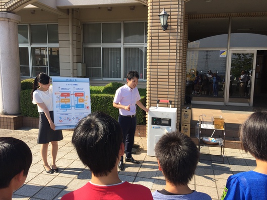 日本フィルコン株式会社様から浄水装置と水素ステーションが青葉台小学校に寄贈されました。