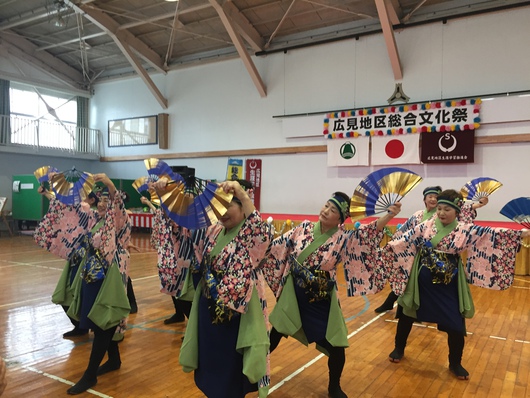 富士山紙フェアー盛大に開催！大淵地区文化祭もにぎやかに、お昼の食材をいろいろゲット！広見地区文化祭でよさこい！