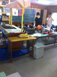 子ども会にクレープ焼き体験に来ています 2014/07/27 09:30:24
