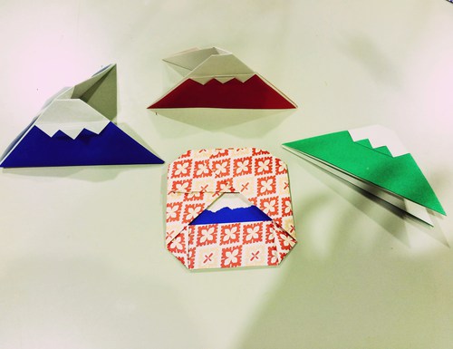 おりがみ教室いろは 暮らしを彩る折り紙 Origami 富士山 おりがみで富士山コースター 首飾り
