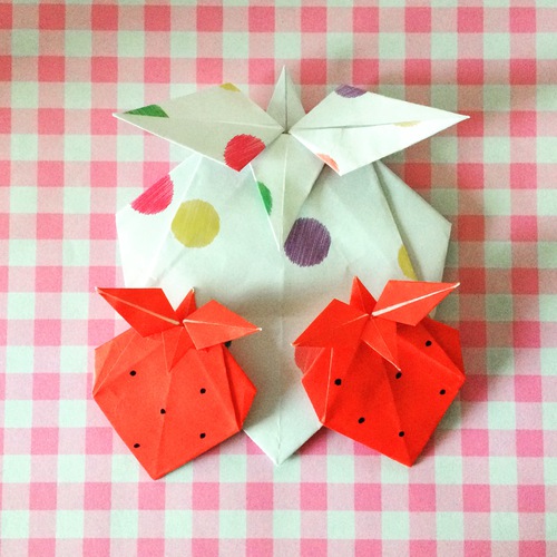 おりがみ教室いろは 暮らしを彩る折り紙 Origami くだもの おりがみでイチゴ