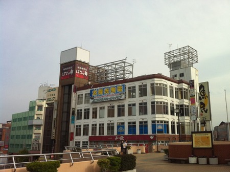 早朝の富士駅前にて
