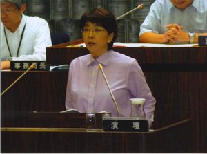 初めての本会議での議会質問の写真を
