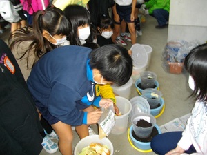 畑からー丘小学校にー生ごみ資源化講座