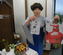 山寺の小僧さん、なにしているの？