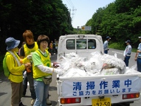 富士山周辺県道沿いのごみ拾い