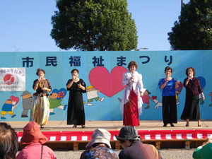 福祉祭りにシャンソン、おしゃれで、いい感じ
