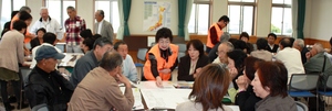 議会報告会、無事成功裏に。HUGに、参加者は真剣！