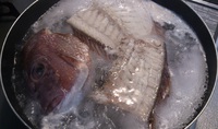 炊飯器で簡単鯛めし！　ペッシュールの真鯛のアラで作る　美味しい秋ご飯