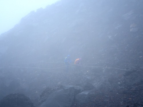富士山頂から須山道1合目までの富士下山ツアーに行ってきたよ