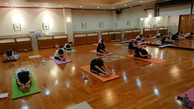 富士市、けせらせらヨガスタジオのレッスン風景